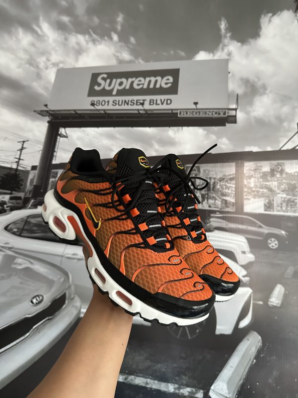 NIKE Air Max Plus Safety Orange Black