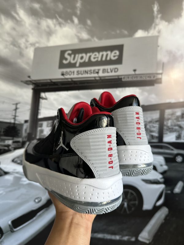 JORDAN Max Aura 2 Black Cement - Imagen 2