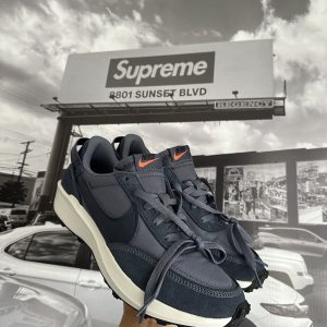 NIKE Waffle Debut SE