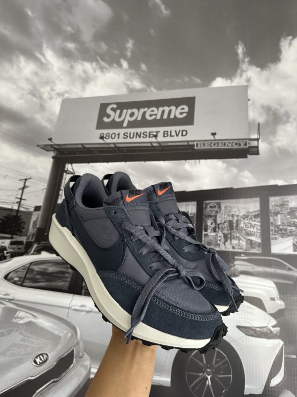 NIKE Waffle Debut SE