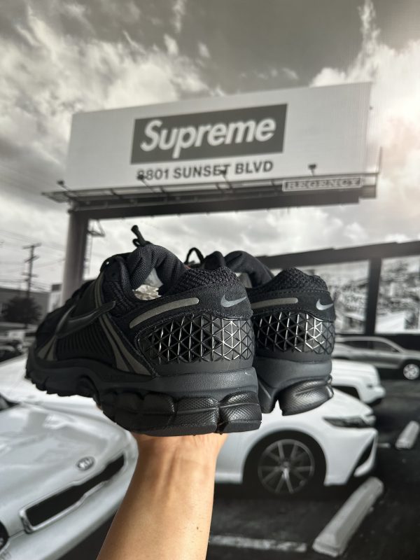 NIKE Zoom Vomero 5 - Imagen 2