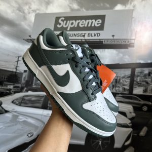 NIKE Dunk Low Vintage Green