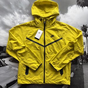 NIKE Tech Windrunner