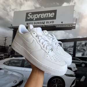 NIKE Air Force 1 Triple White