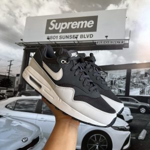 NIKE Air Max 1 ESS Off Noir (GS)